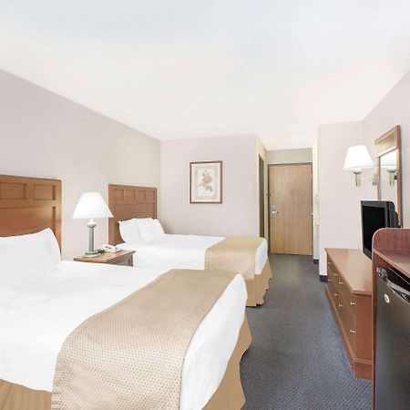 Baymont By Wyndham Boone Hotel Exterior foto