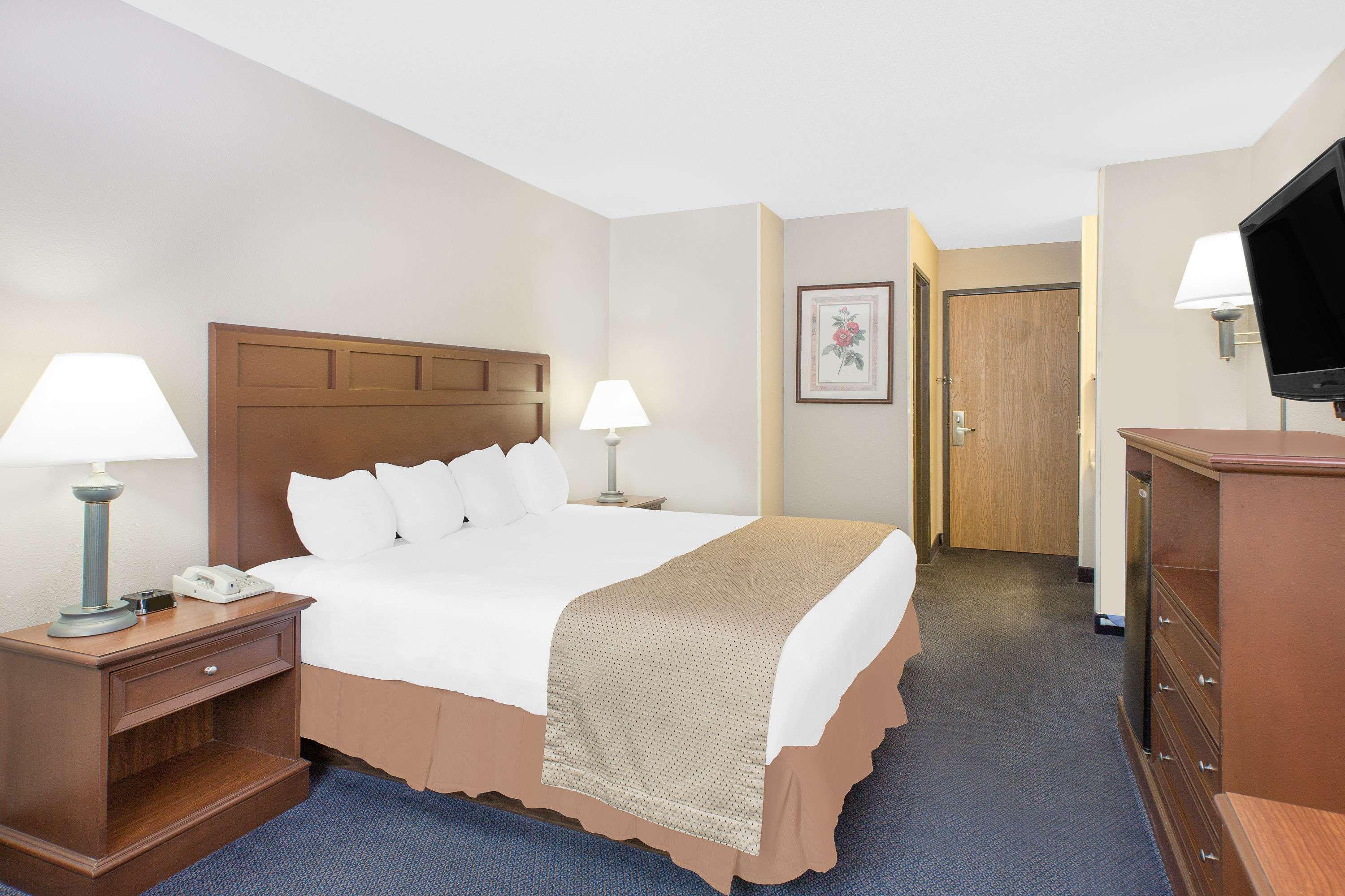 Baymont By Wyndham Boone Hotel Exterior foto
